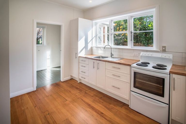 Photo of property in 9a Kerr Street, Devonport, Auckland, 0624