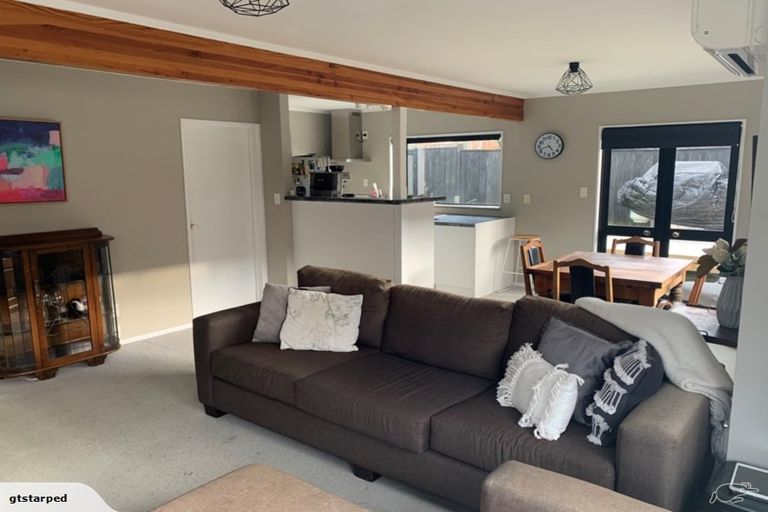 Photo of property in 2/5 Holland Road, Hillcrest, Auckland, 0627
