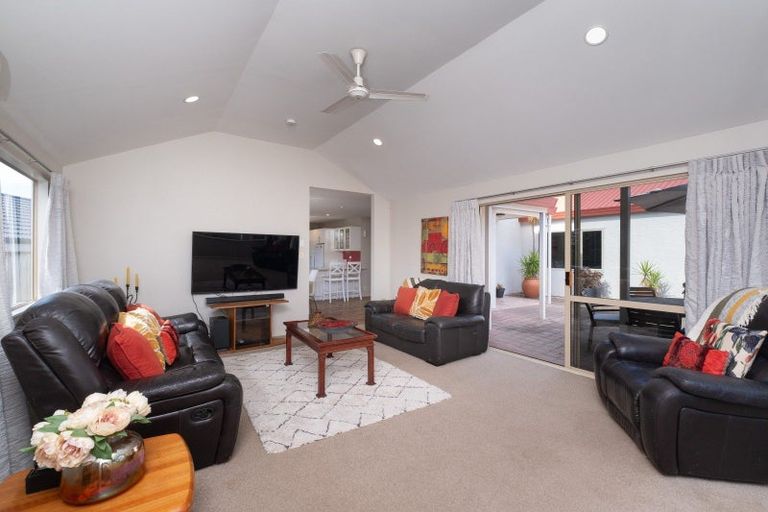 Photo of property in 20 Arataki Road, Havelock North, 4130