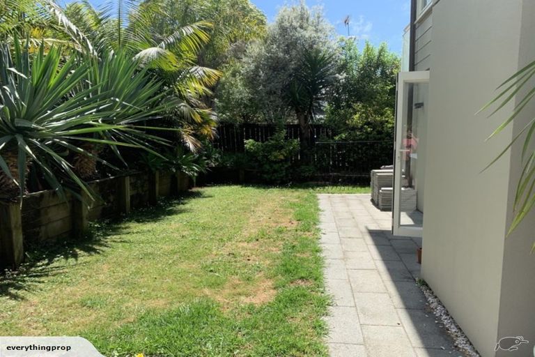 Photo of property in 83 Dignan Street, Point Chevalier, Auckland, 1022