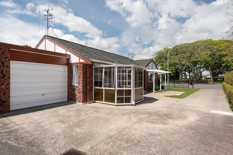Photo of property in 16 Idesia Grove, Matua, Tauranga, 3110
