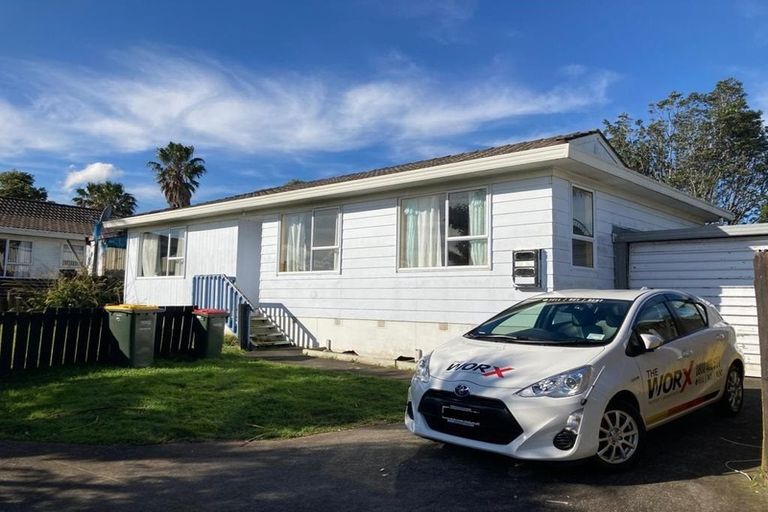 Photo of property in 3/3 Etherton Drive, Weymouth, Auckland, 2103