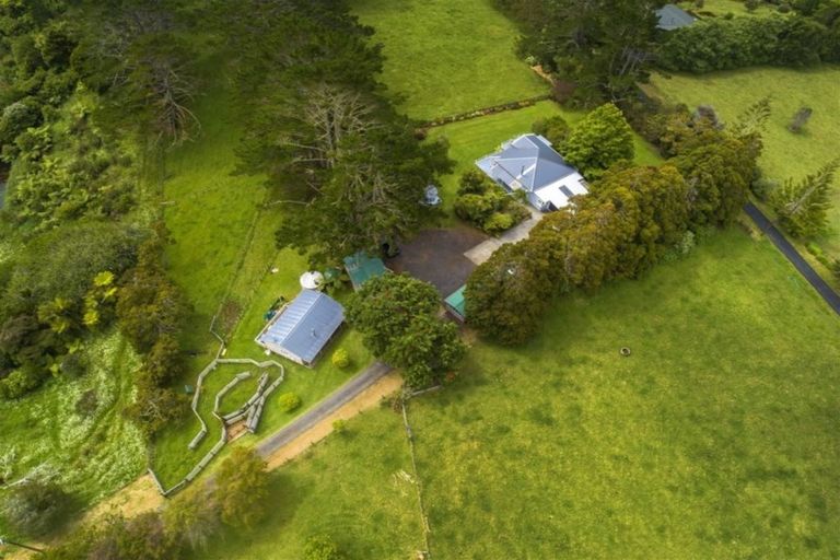 Photo of property in 458 Wairere Road, Waitakere, Henderson, 0782