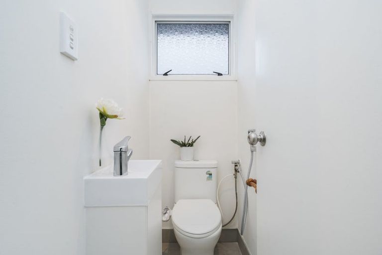 Photo of property in 92 Gallony Avenue, Massey, Auckland, 0614