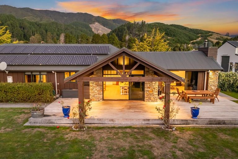 Photo of property in 61a Colletts Road, Mangaroa, Upper Hutt, 5371