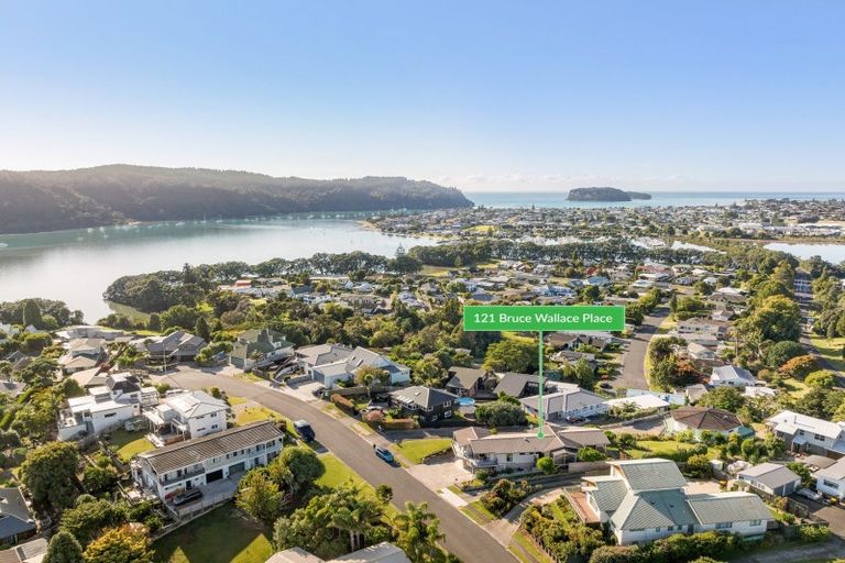 Photo of property in 121 Bruce Wallace Place, Whangamata, 3620