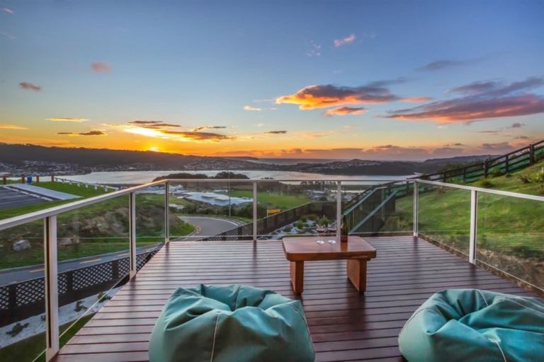 Photo of property in 7 Baxters Rise, Aotea, Porirua, 5024