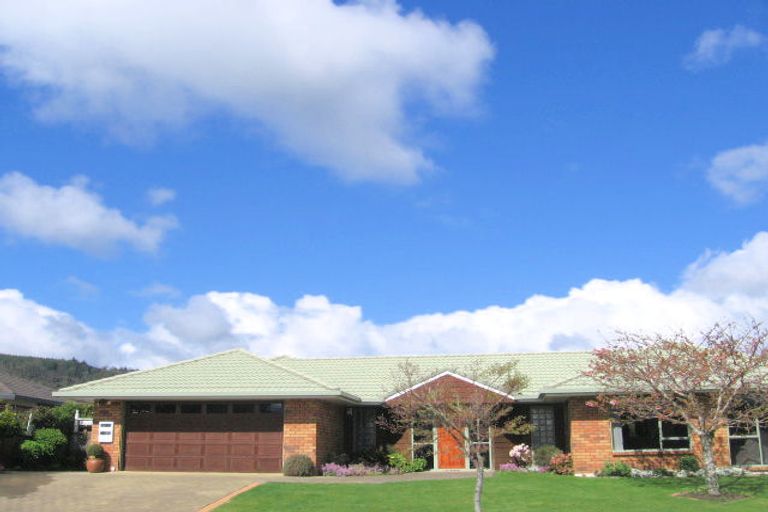 Photo of property in 1 Frisken Place, Lynmore, Rotorua, 3010