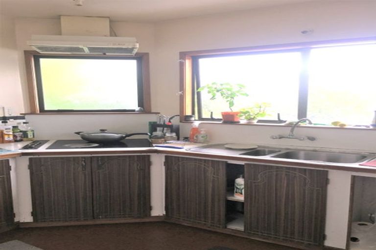 Photo of property in 32 Te Atatu Road, Te Atatu South, Auckland, 0610