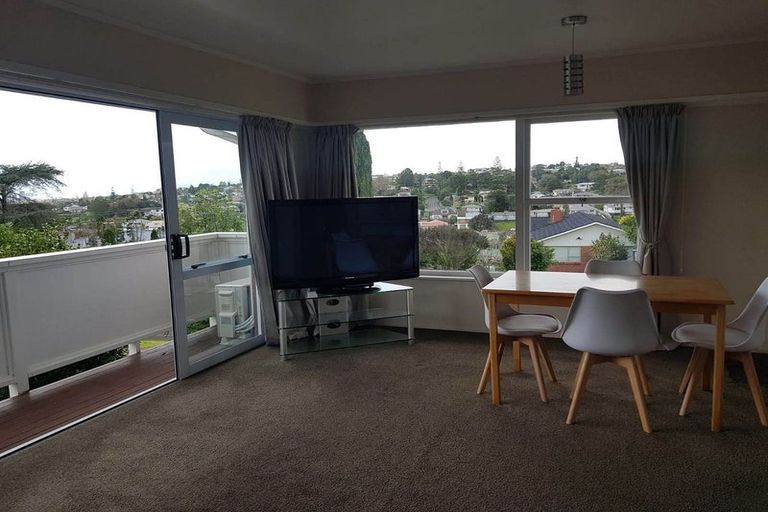 Photo of property in 1/41 Chequers Avenue, Glenfield, Auckland, 0629