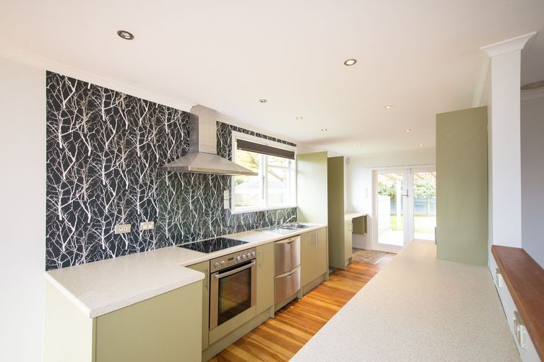 Photo of property in 8 Bradford Place, Awapuni, Palmerston North, 4412