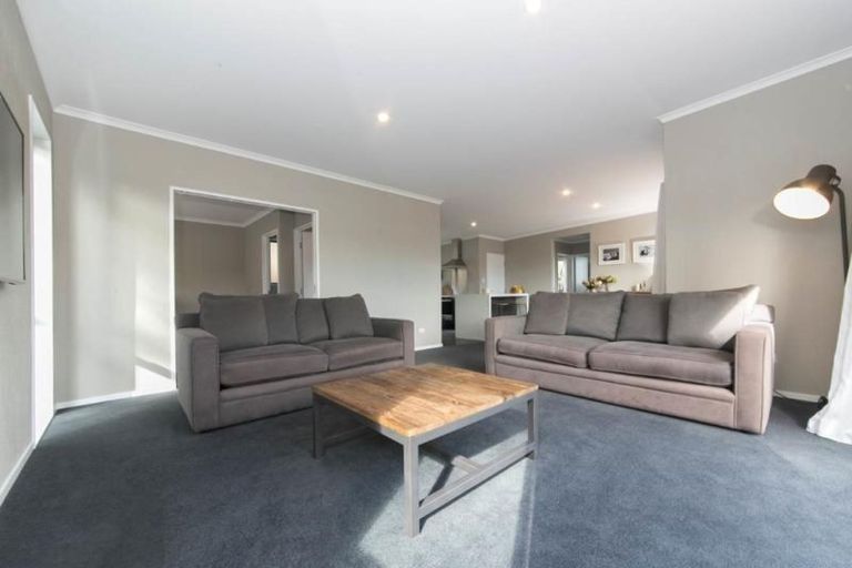 Photo of property in 518c West Coast Road, Oratia, Auckland, 0604