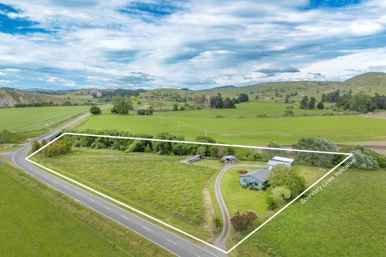 Photo of property in 978 Pourerere Road, Omakere, Waipawa, 4271