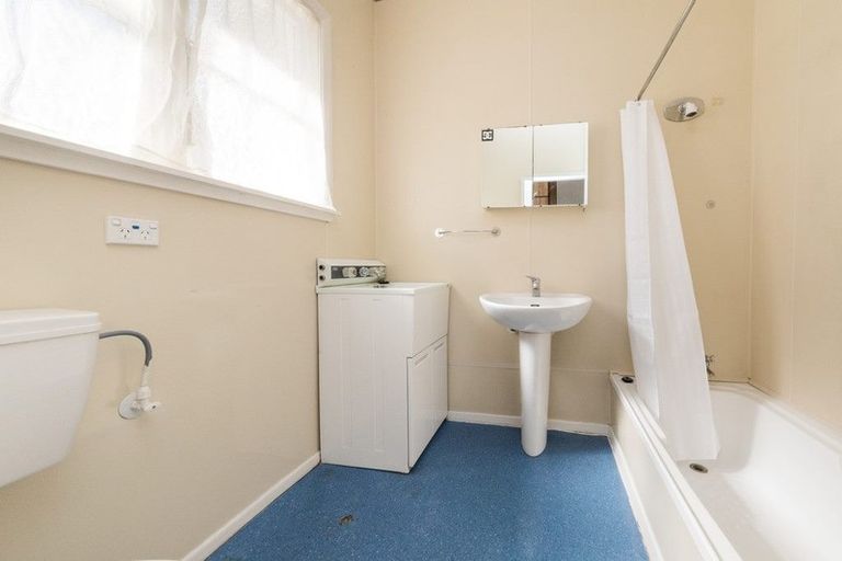 Photo of property in 15 Ihle Street, Terrace End, Palmerston North, 4410