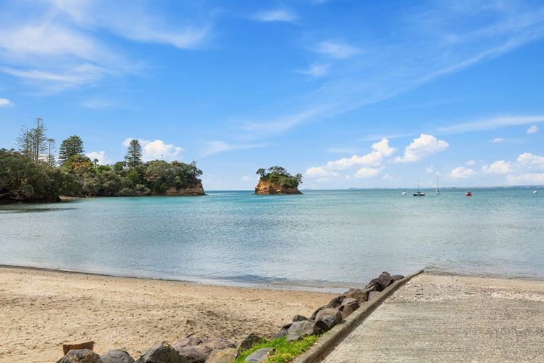 Photo of property in 1/893 Beach Road, Waiake, Auckland, 0630