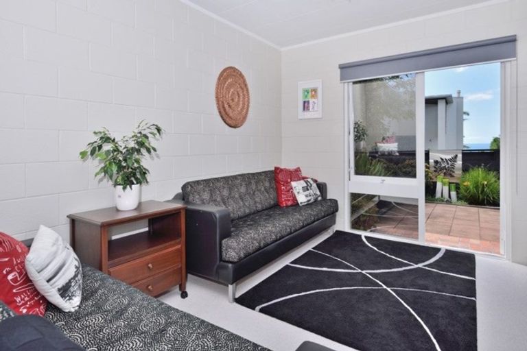 Photo of property in 2/30 Castor Bay Road, Castor Bay, Auckland, 0620