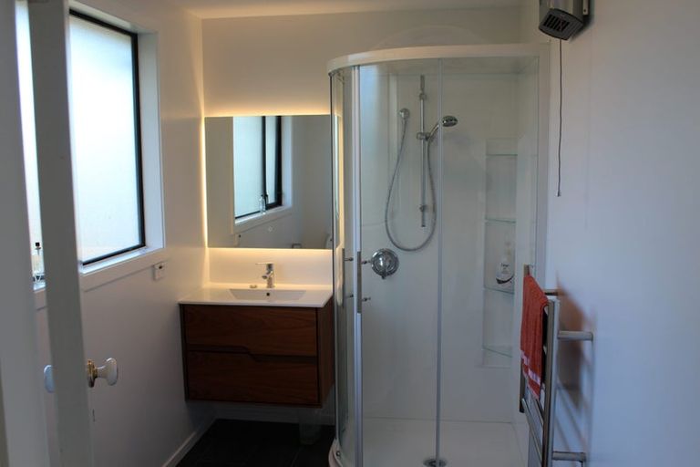 Photo of property in 39 Shandon Road, Vauxhall, Dunedin, 9013