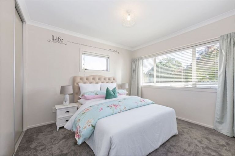 Photo of property in 69 Buscomb Avenue, Henderson, Auckland, 0610