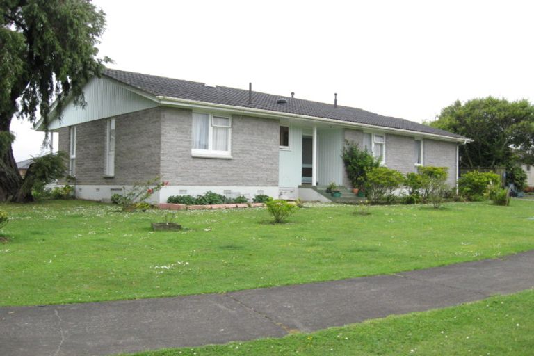 Photo of property in 9 Bede Place, Mangere, Auckland, 2022