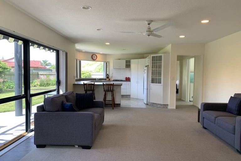 Photo of property in 4 Regent Way, Taradale, Napier, 4112