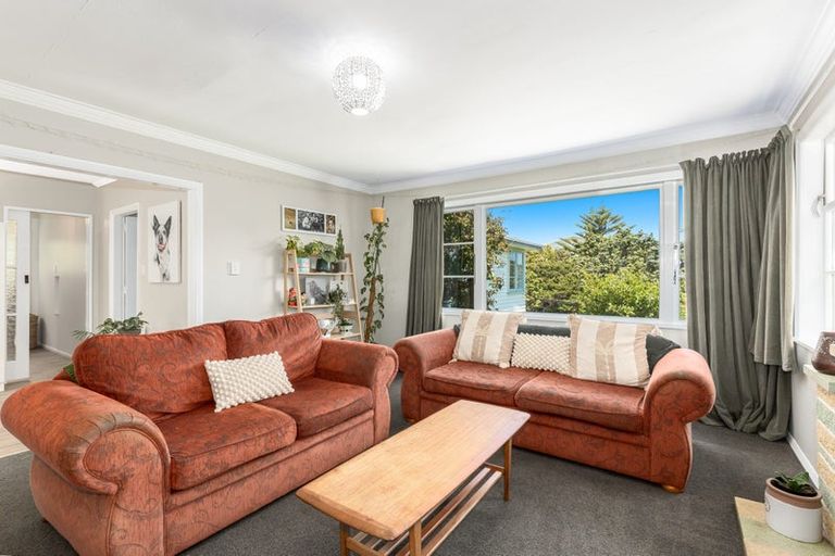 Photo of property in 15 Mana View Road, Paremata, Porirua, 5026
