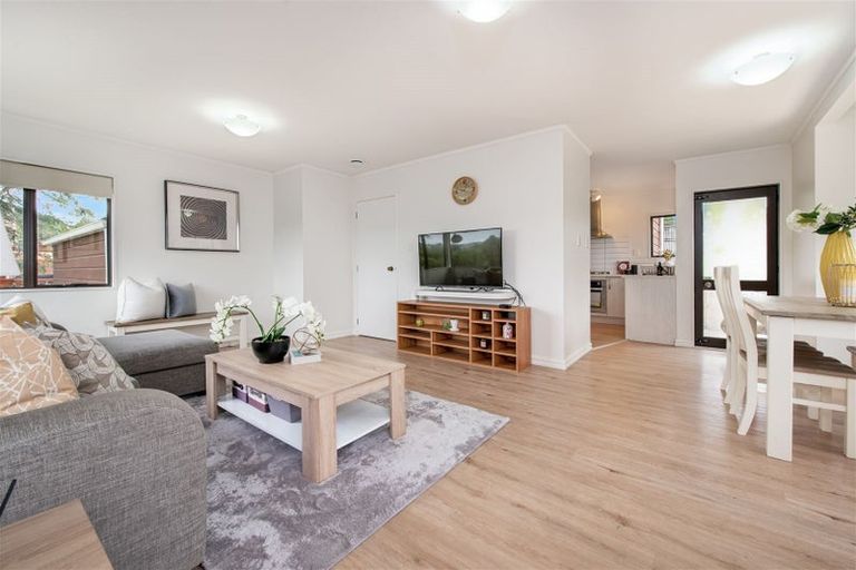 Photo of property in 64 Birdwood Road, Swanson, Auckland, 0612