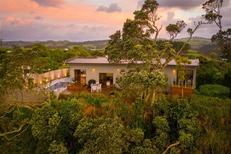 Photo of property in 107 Oaia Road, Muriwai, Waimauku, 0881