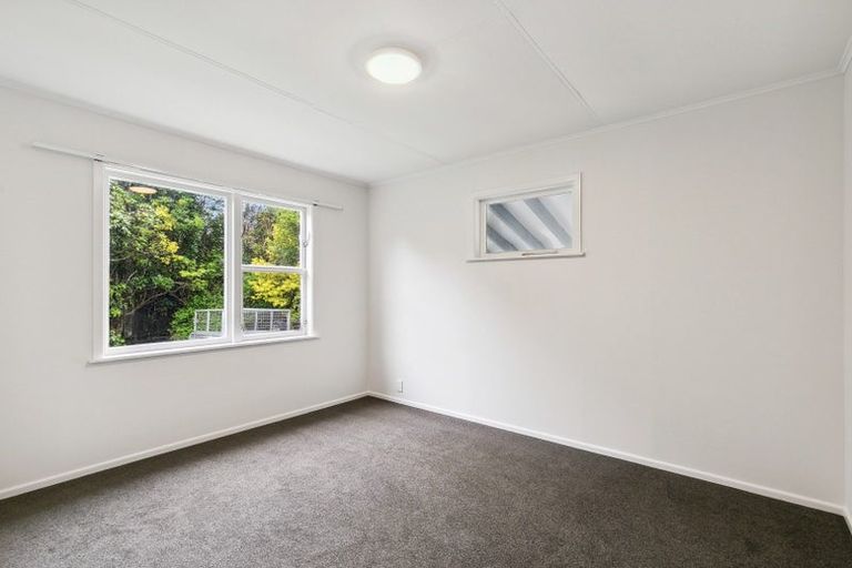 Photo of property in 8 Westleigh Way, Newlands, Wellington, 6037