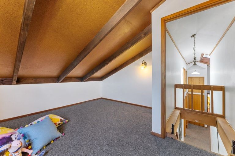 Photo of property in 5 Totara Grove, Hillcrest, Auckland, 0627