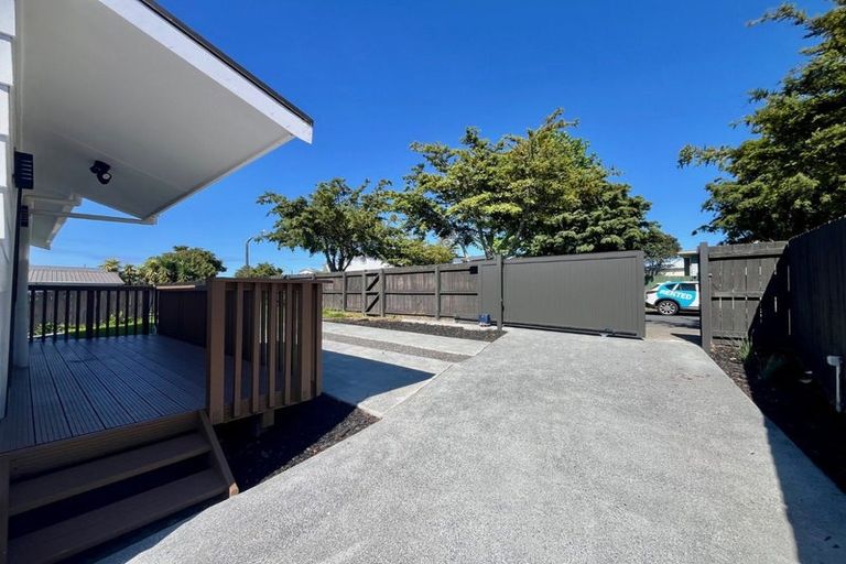 Photo of property in 14 Riserra Drive, Ranui, Auckland, 0612