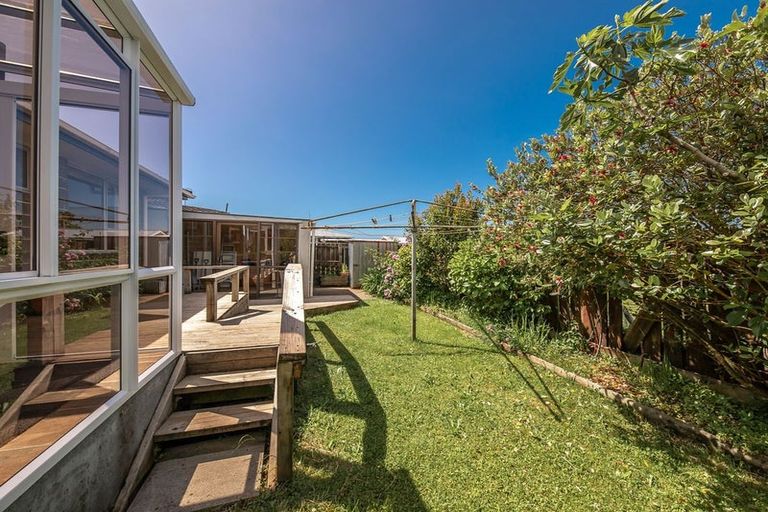 Photo of property in 27 Romilly Street, Westport, 7825