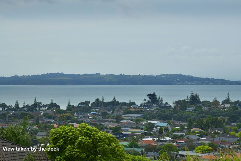 Photo of property in 15 Dorchester Place, Orewa, 0931