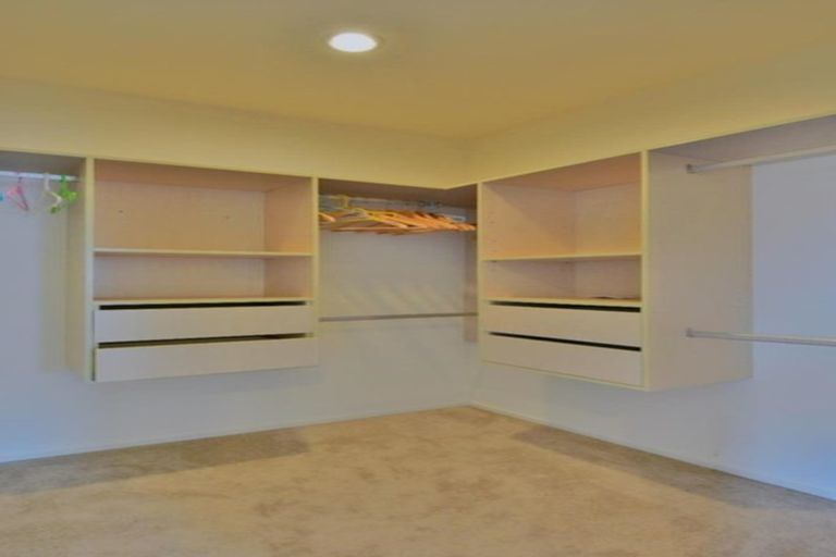 Photo of property in 16 Loughros Place, Pinehill, Auckland, 0632