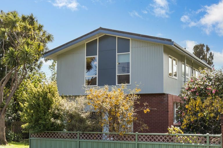 Photo of property in 20 Puriri Street, Eastbourne, Lower Hutt, 5013