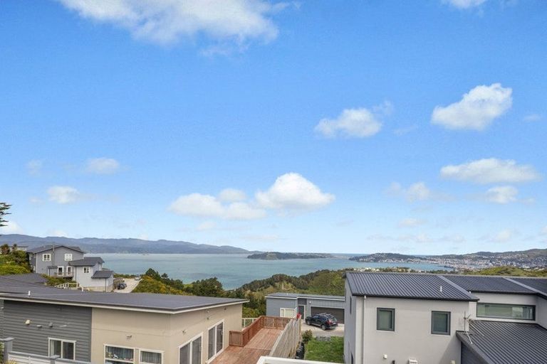 Photo of property in 30 Grumman Lane, Newlands, Wellington, 6037