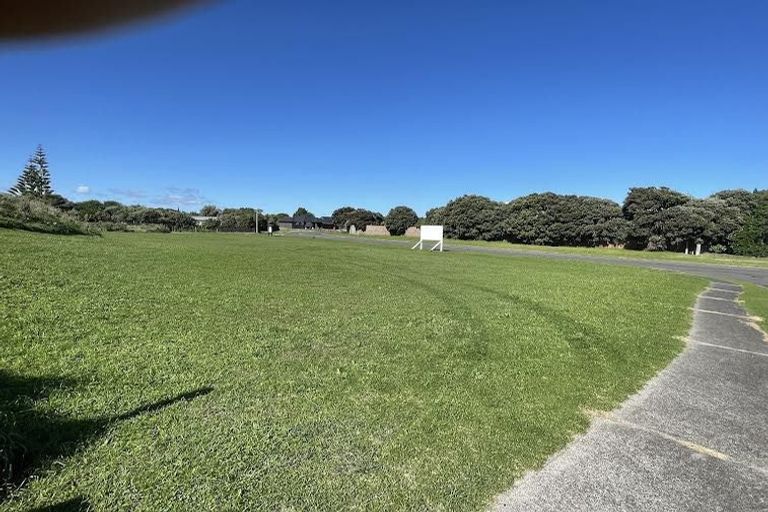 Photo of property in 16 Longbeach Drive, Castlecliff, Whanganui, 4501