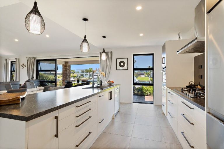 Photo of property in 29 Awatea Drive, Whitianga, 3510