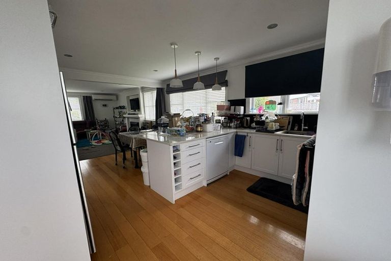 Photo of property in 4 Tiwakawaka Grove, Heretaunga, Upper Hutt, 5018