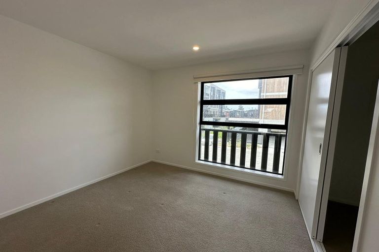 Photo of property in 54 Rauemi Way, Te Atatu South, Auckland, 0610