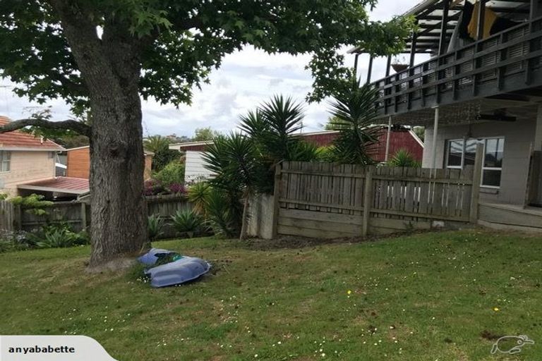 Photo of property in 16 Holiday Road, Stanmore Bay, Whangaparaoa, 0932