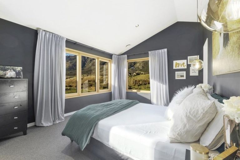 Photo of property in 18 Falconer Rise, Jacks Point, Queenstown, 9371