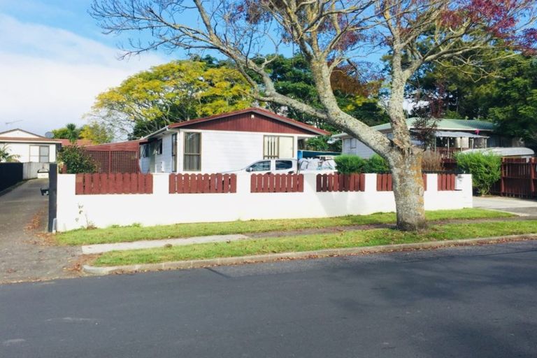 Photo of property in 13 Caringbah Drive, Papatoetoe, Auckland, 2025