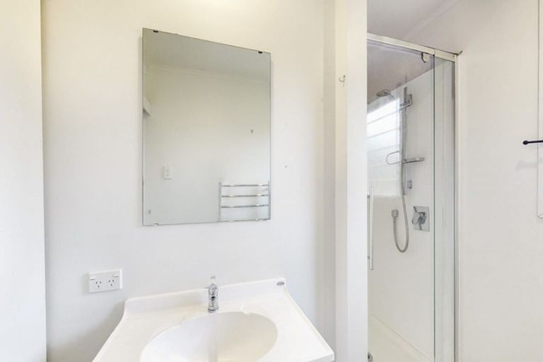 Photo of property in 16 Highbury Road, Highbury, Wellington, 6012