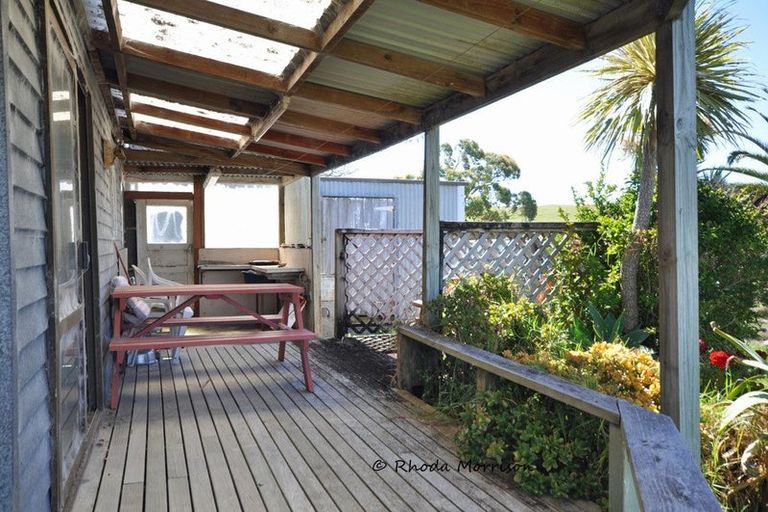 Photo of property in 32 Sandy Beach Road, Tinopai, 0593