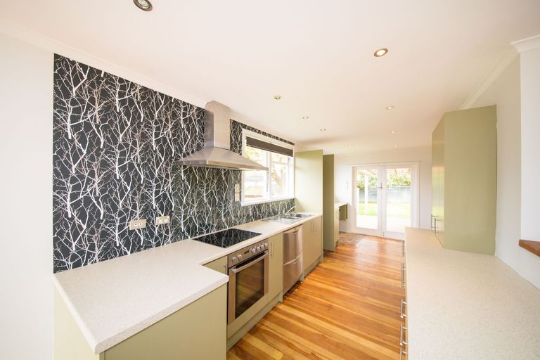 Photo of property in 8 Bradford Place, Awapuni, Palmerston North, 4412