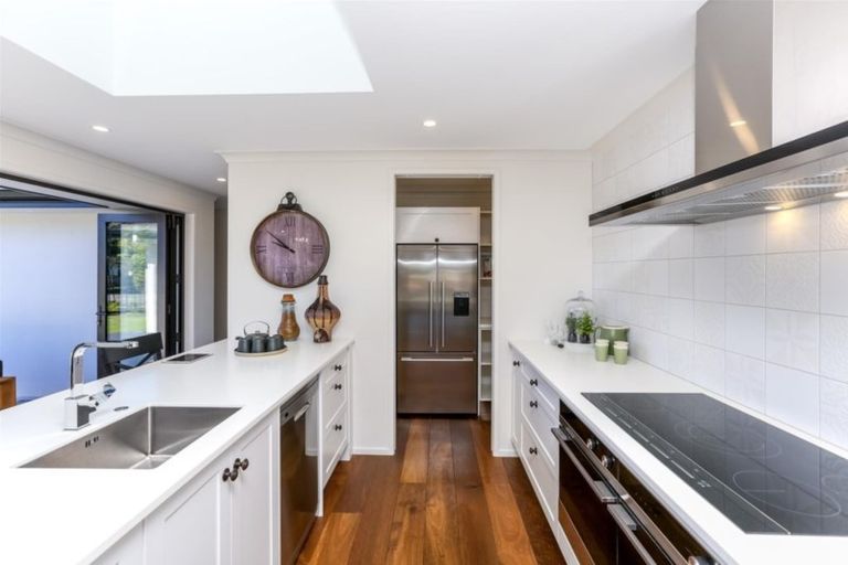 Photo of property in 1 Tupare Place, Highlands Park, New Plymouth, 4312