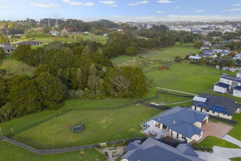Photo of property in 21 Kahika Grove, Huapai, Kumeu, 0810