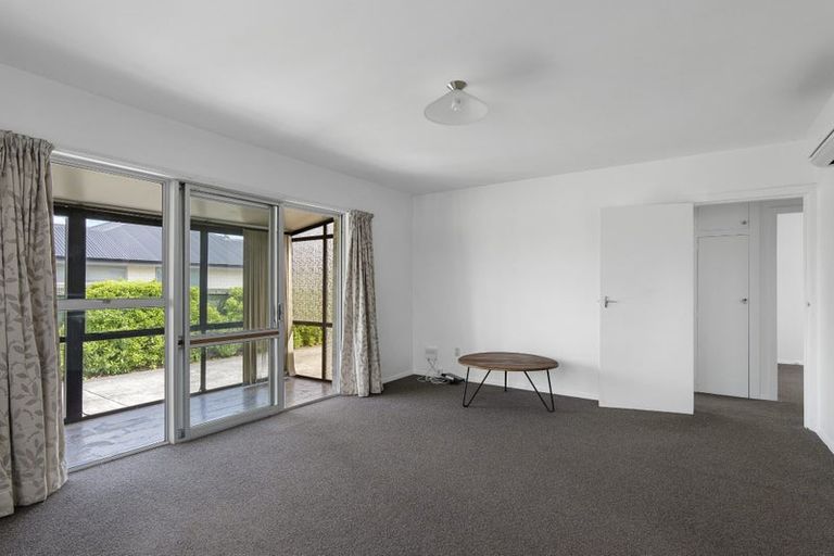 Photo of property in 1/500 Harewood Road, Harewood, Christchurch, 8051