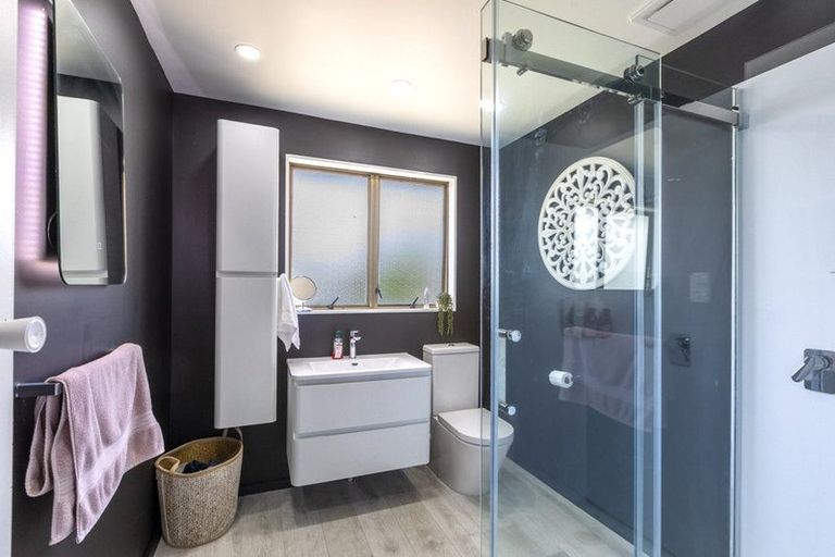 Photo of property in 5 Valerie Street, Clive, 4102