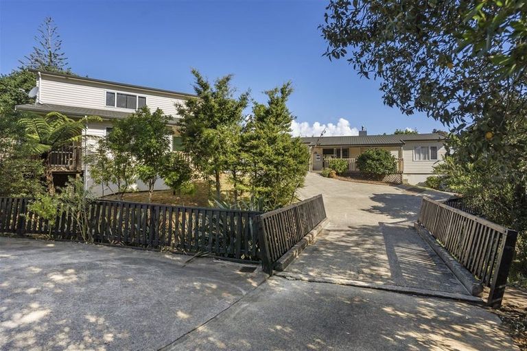 Photo of property in 67 Beach Haven Road, Beach Haven, Auckland, 0626